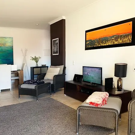 Central 2 Bed Apt Indoor& Outdoor Pool Gym Lagos