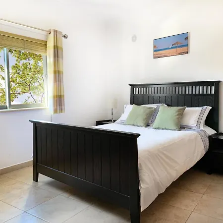 Central 2 Bed Apt Indoor& Outdoor Pool Gym Lagos