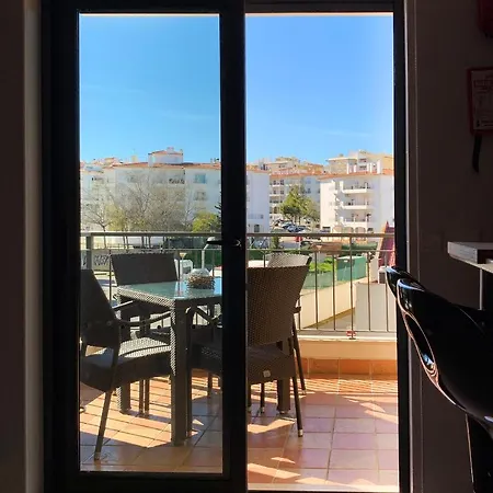 Central 2 Bed Apt Indoor& Outdoor Pool Gym Apartment
