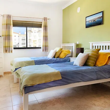 Central 2 Bed Apt Indoor& Outdoor Pool Gym Apartment