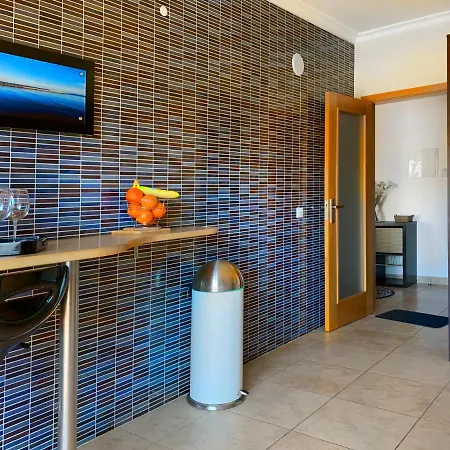 Central 2 Bed Apt Indoor& Outdoor Pool Gym * Lagos