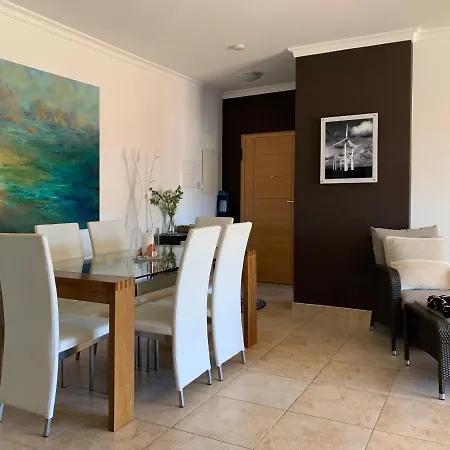 Central 2 Bed Apt Indoor& Outdoor Pool Gym Apartamento