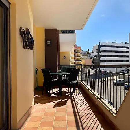 Central 2 Bed Apt Indoor& Outdoor Pool Gym Lagos